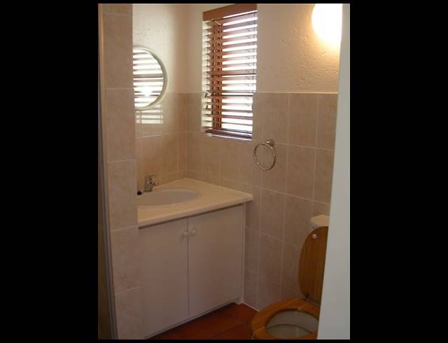 2 BEDROOM TOWNHOUSE TO LET IN LONEHILL